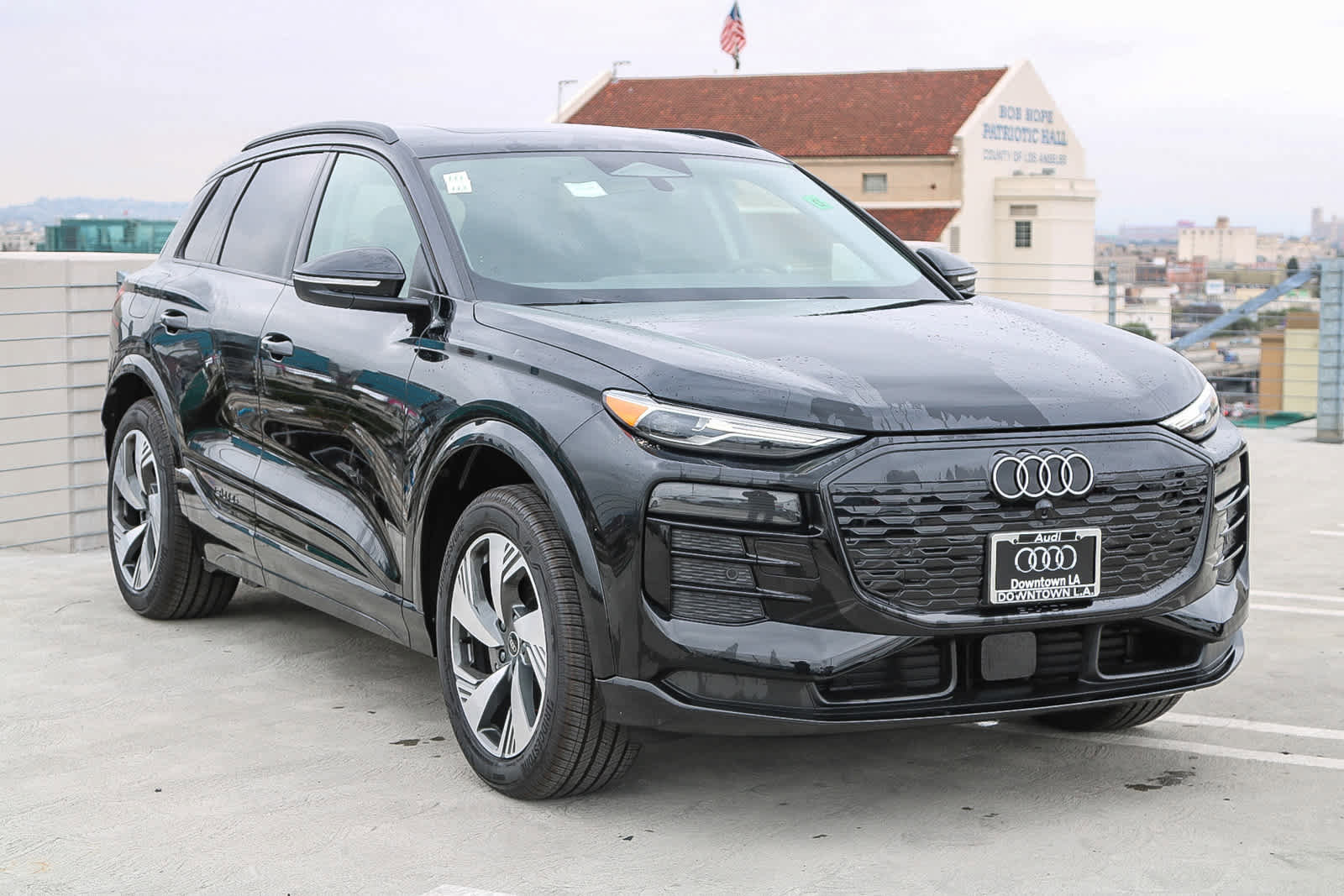 Used 2025 Audi Q6 e-tron Premium w/ Convenience Package image 3