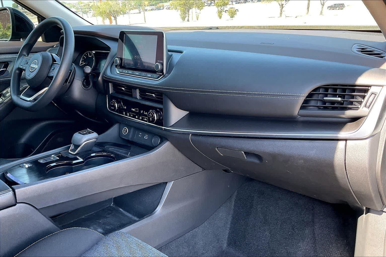Used 2023 Nissan Rogue SV FWD image 22