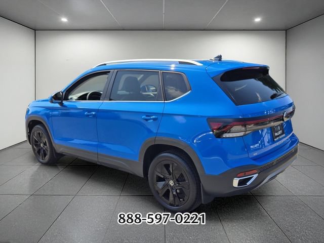 Certified 2025 Volkswagen Taos SE FWD image 3