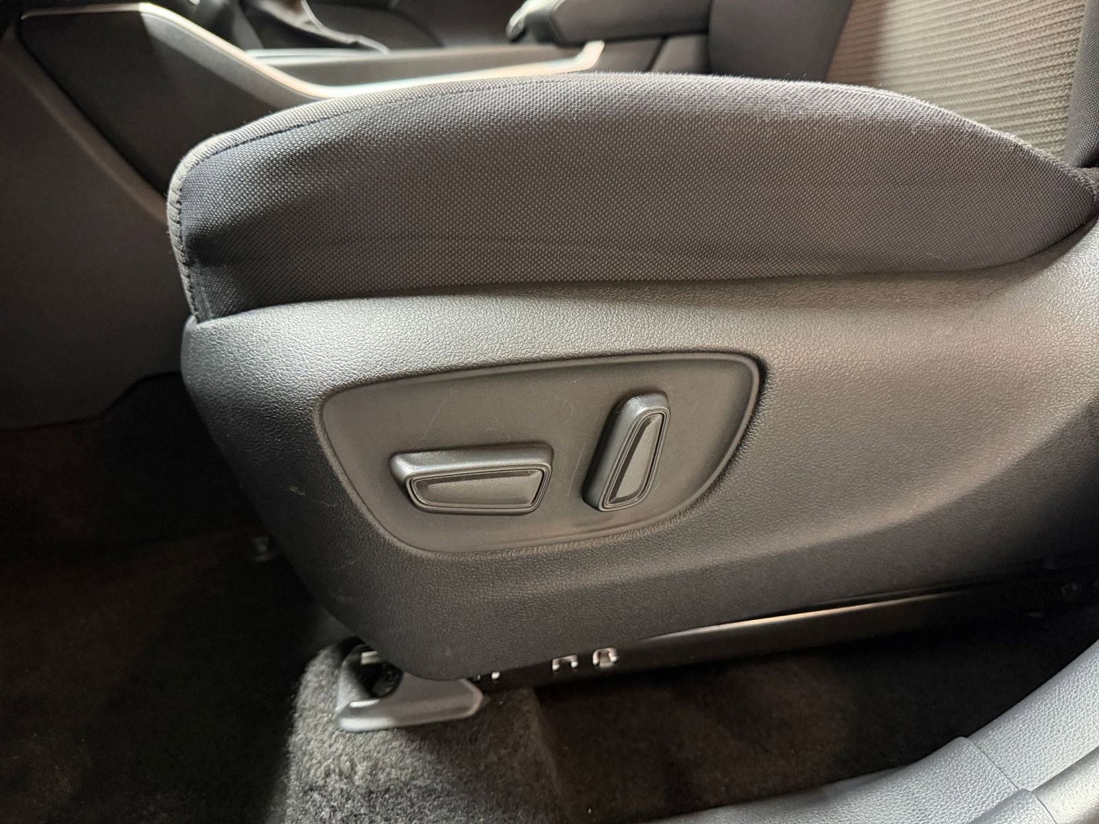 Used 2025 Toyota Highlander LE image 23