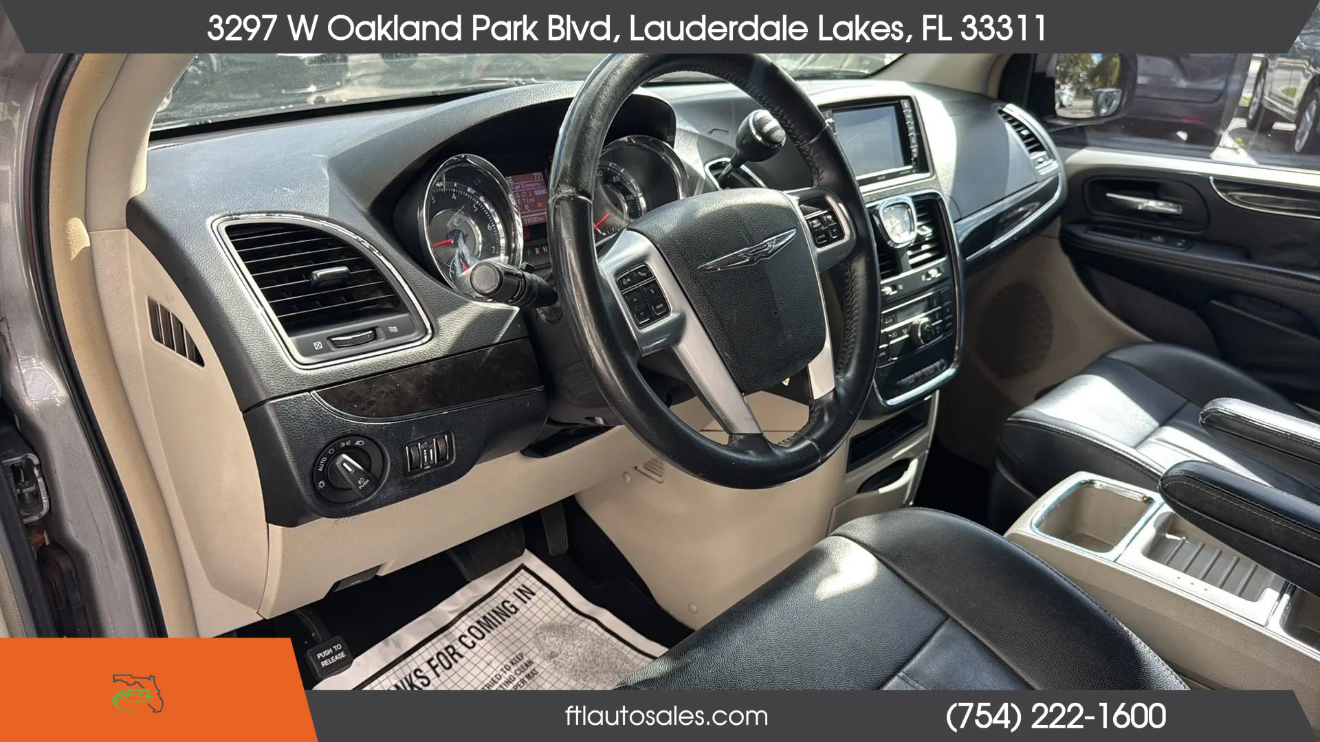 Used 2013 Chrysler Town & Country Touring image 42