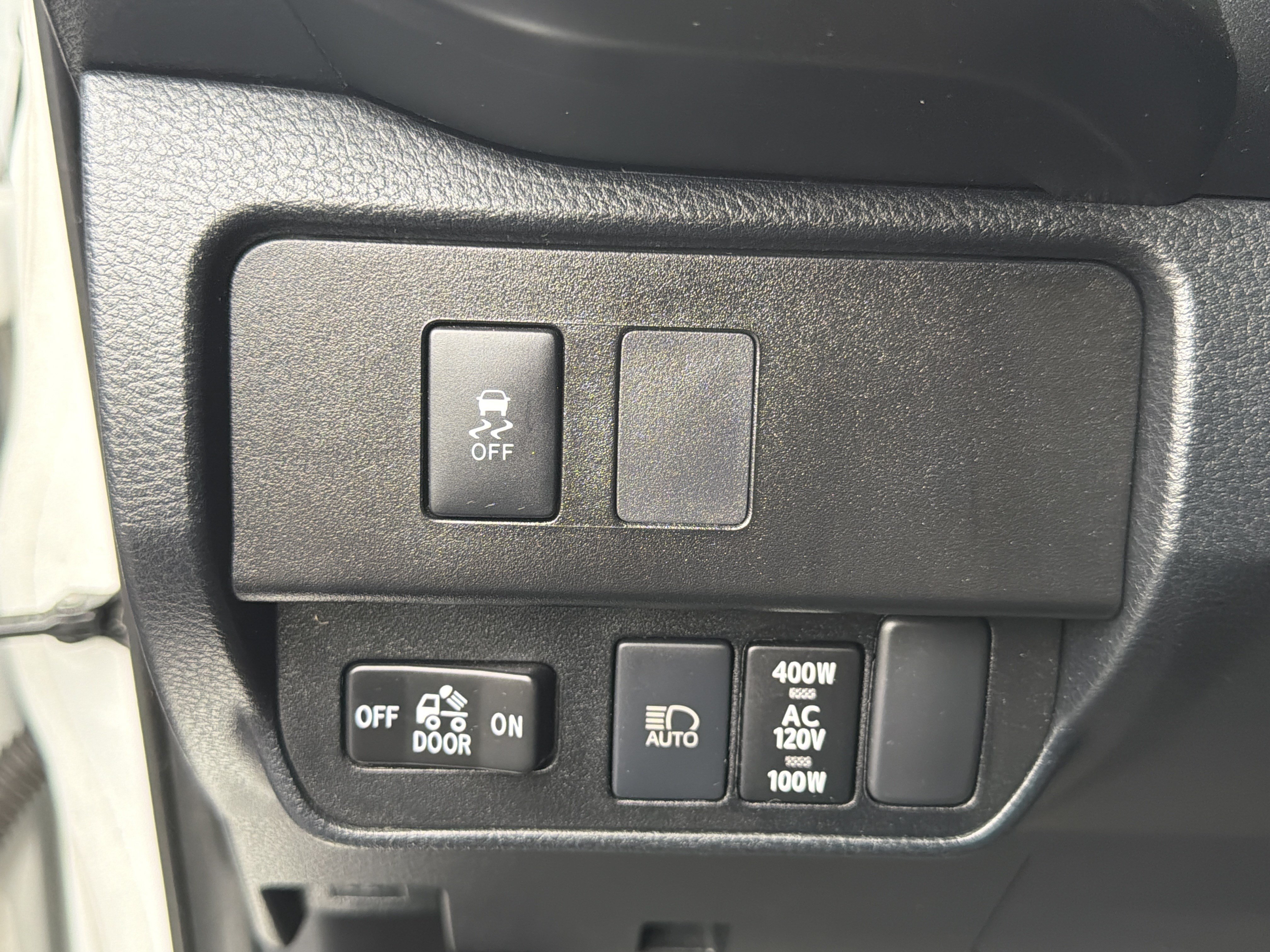 Used 2020 Toyota Tacoma TRD Off-Road AWD/4WD image 27