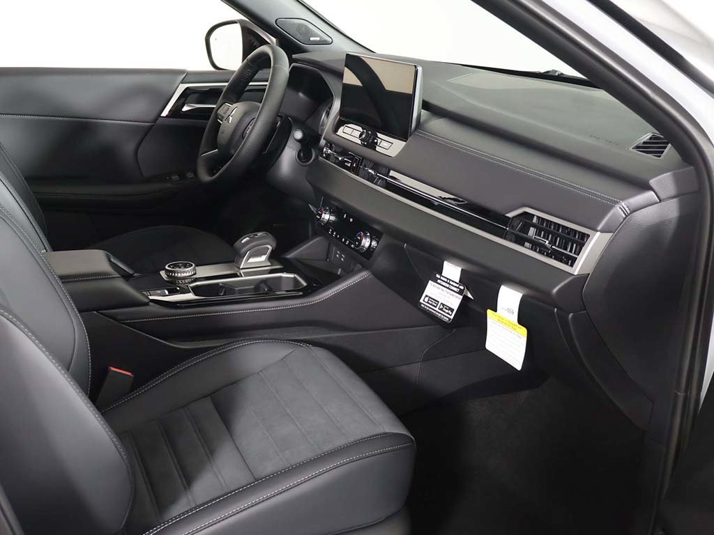 New 2026 Mitsubishi Outlander LE AWD/4WD image 26