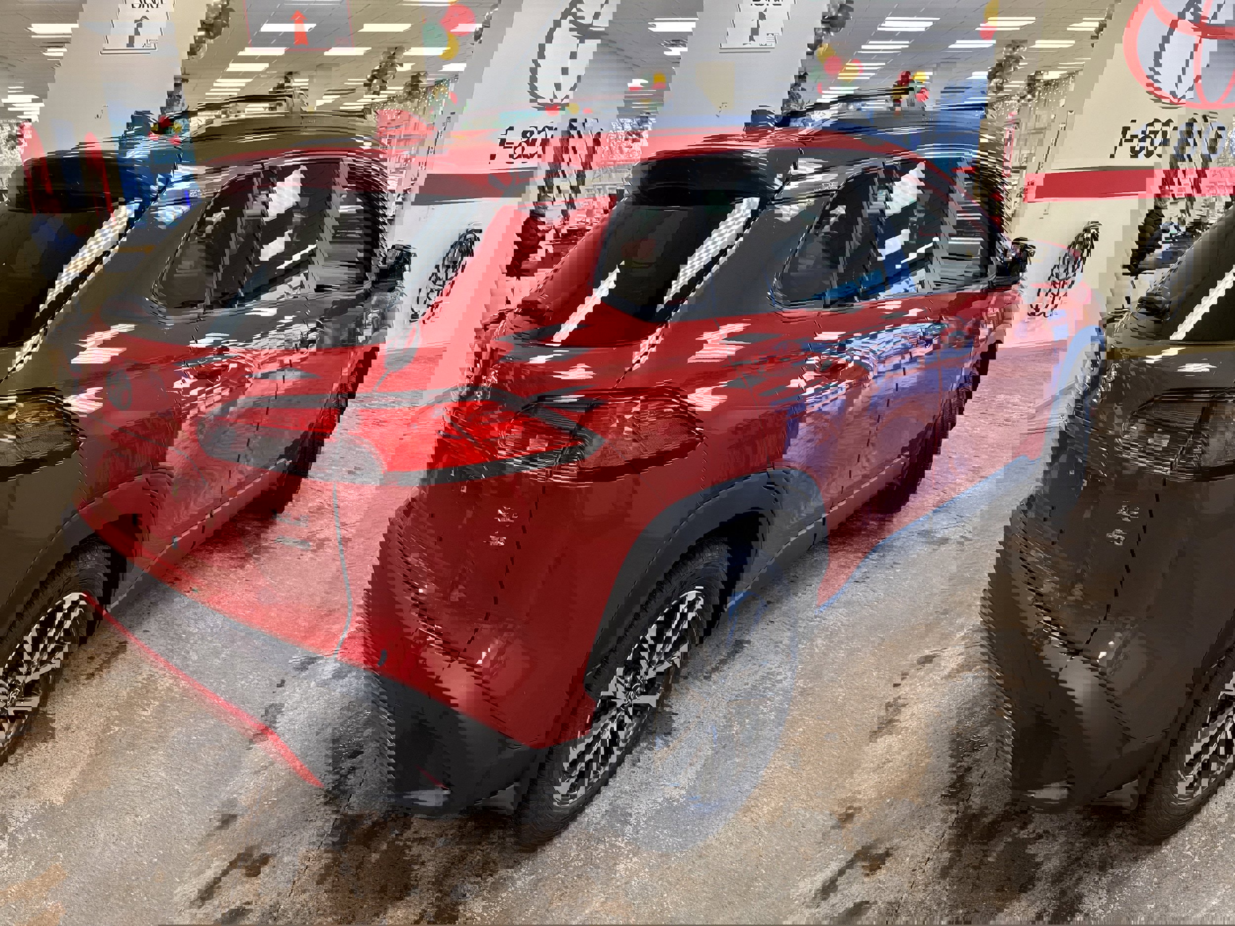 Used 2022 Toyota Corolla Cross XLE w/ Convenience Package image 10