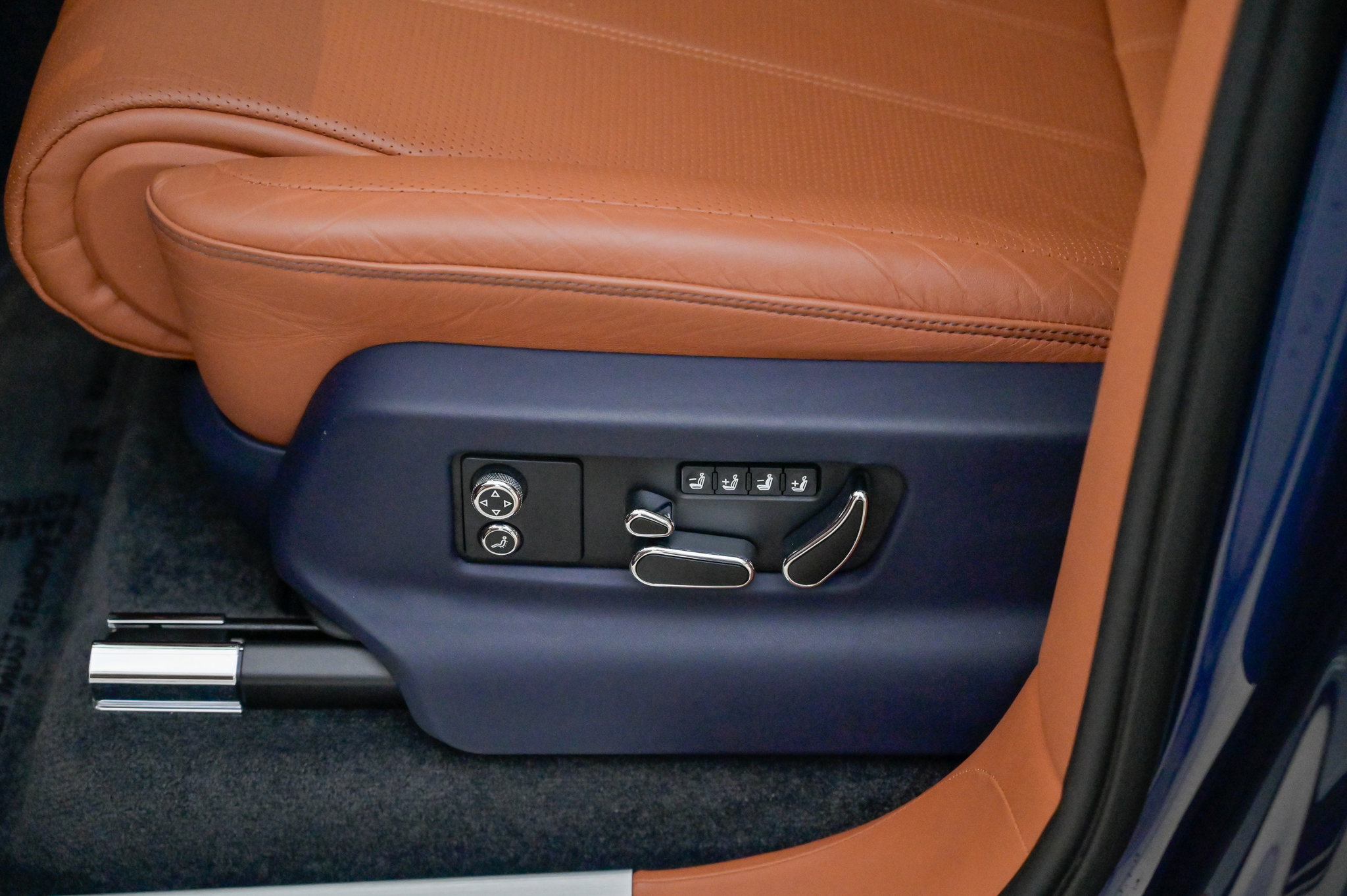 Used 2023 Bentley Bentayga image 17