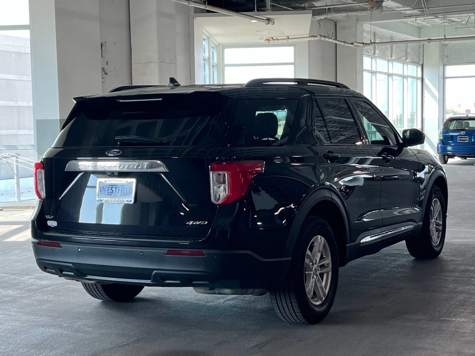 Used 2021 Ford Explorer XLT AWD/4WD image 12