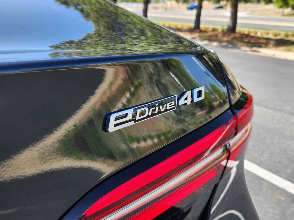 Used 2025 BMW i5 eDrive40i w/ Premium Package RWD image 51