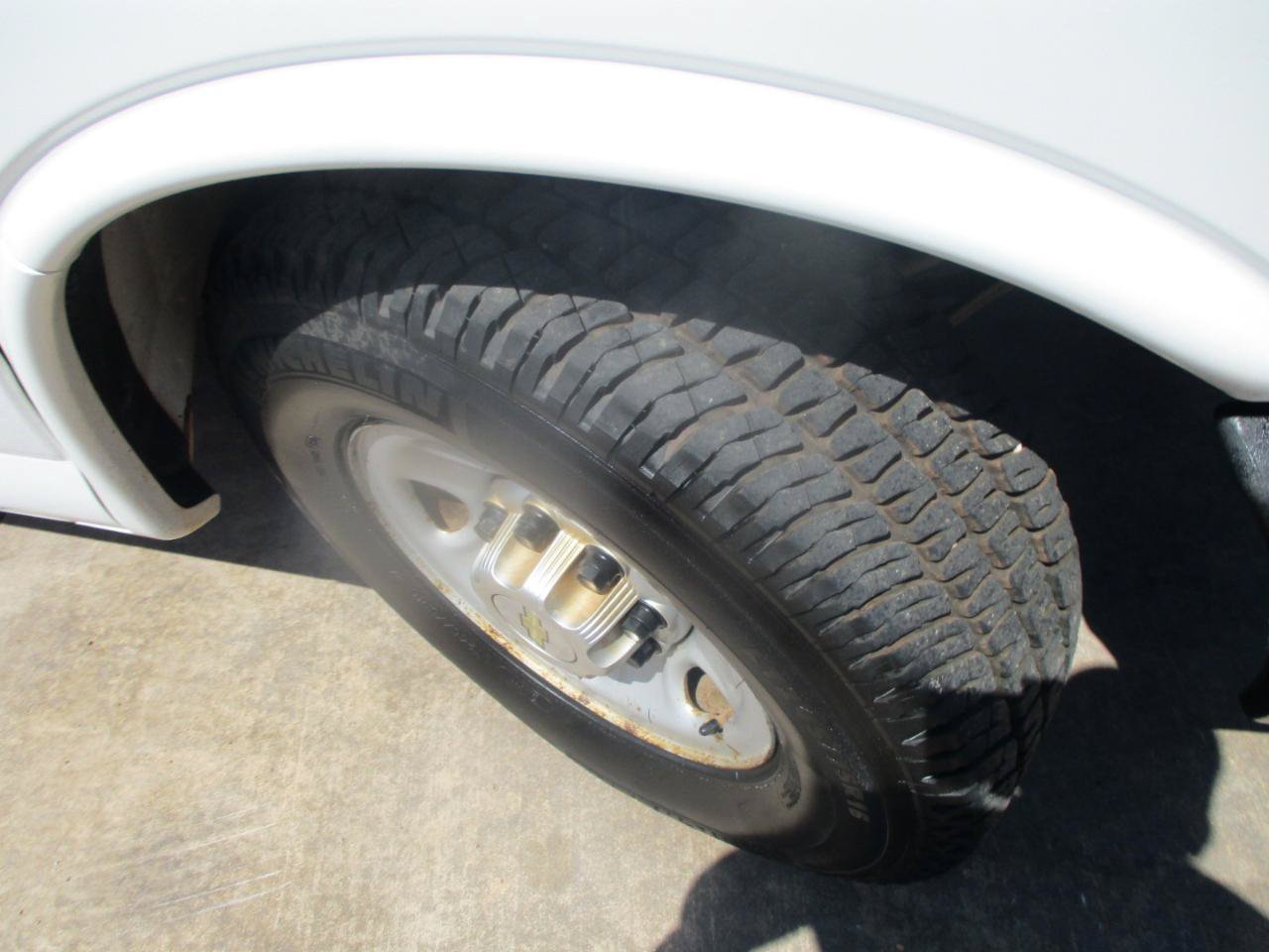 Used 2011 Chevrolet Express 2500 RWD image 17