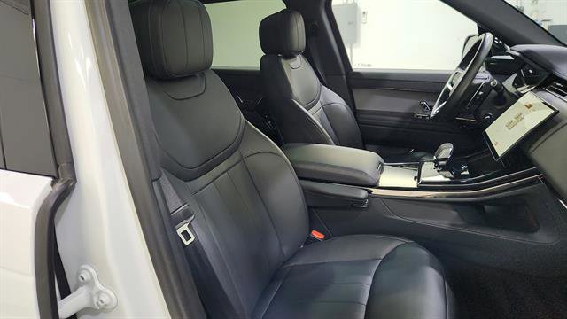 Used 2025 Land Rover Range Rover Sport SE image 29