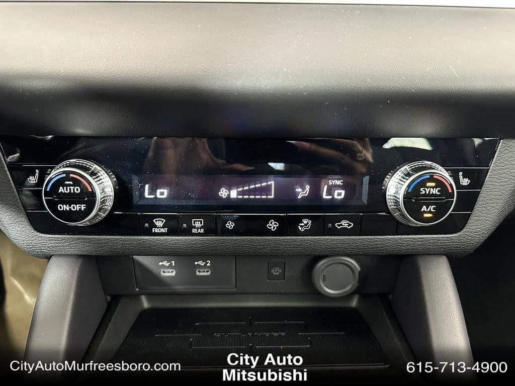 New 2025 Mitsubishi Outlander SE image 29