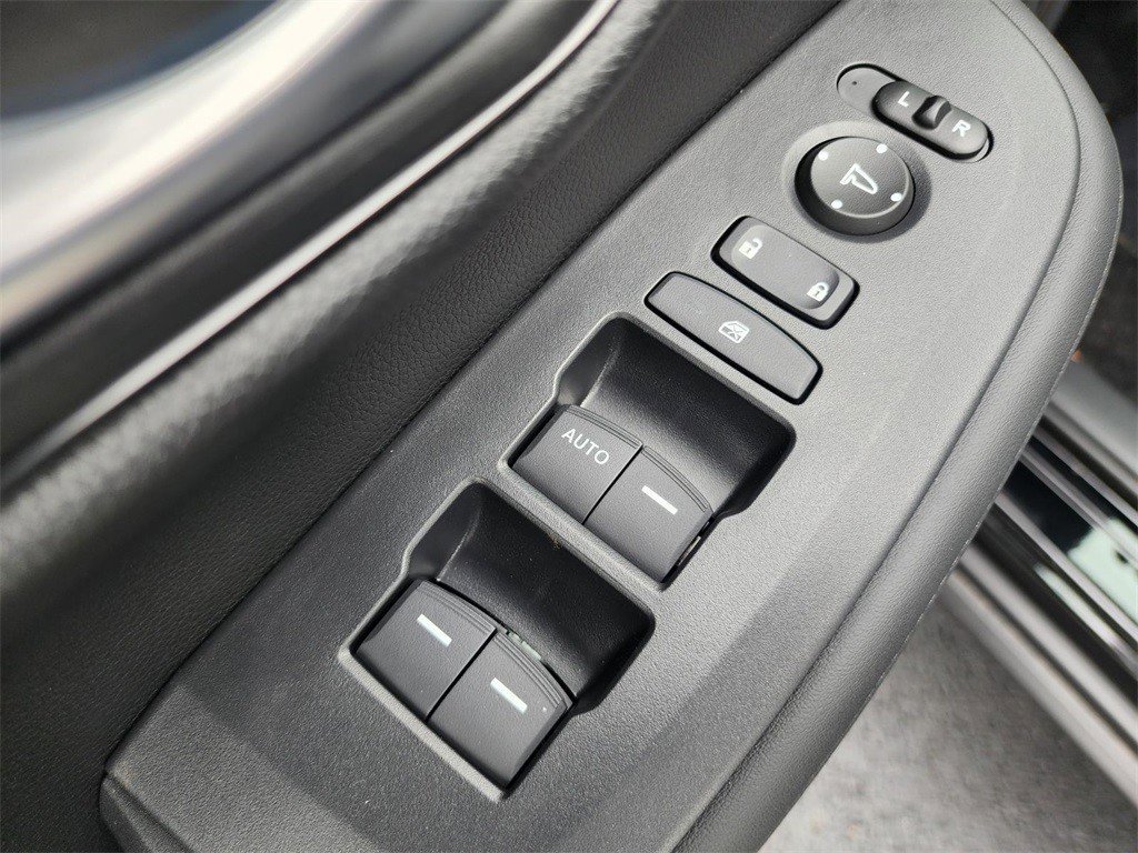 Used 2025 Honda HR-V LX image 26