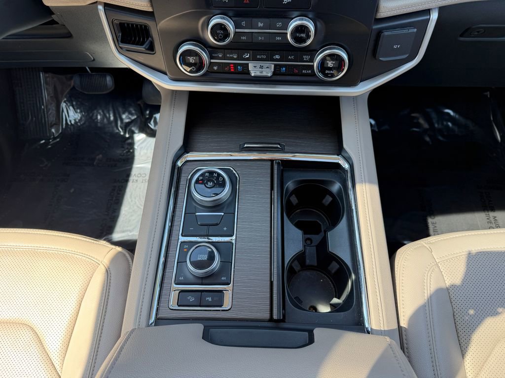 Used 2024 Ford Expedition Limited image 34