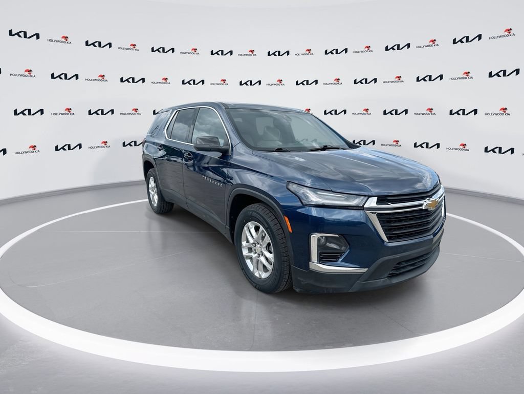 Used 2022 Chevrolet Traverse LS FWD image 2