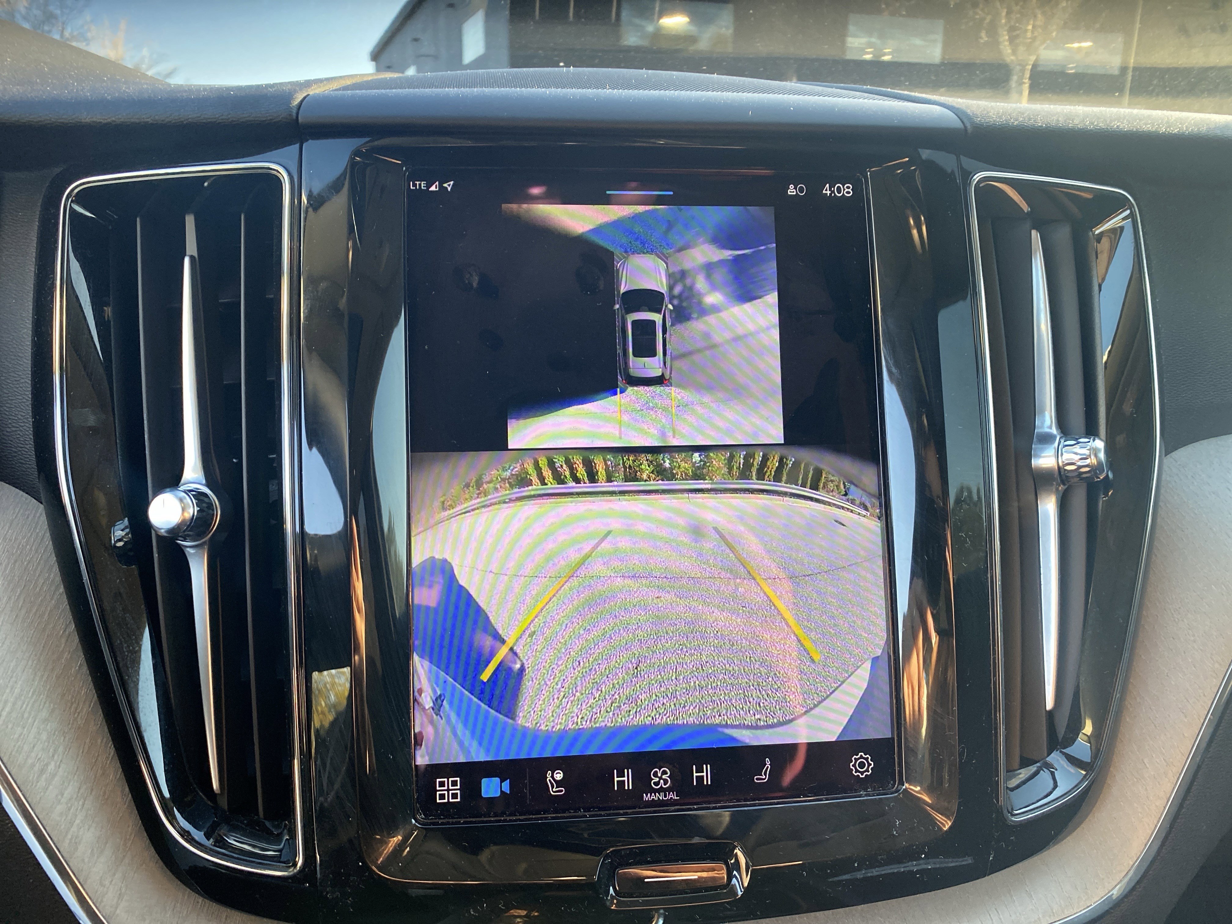 Used 2025 Volvo XC60 B5 Plus image 24