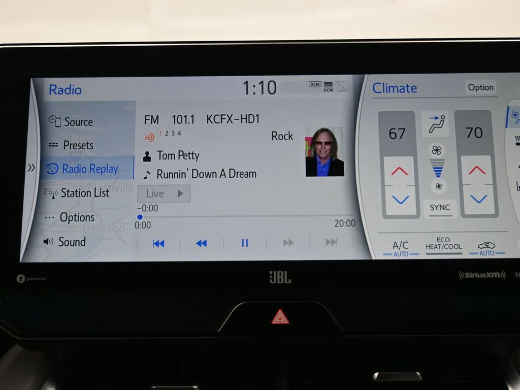 Used 2021 Toyota Venza XLE w/ Softex Package image 22