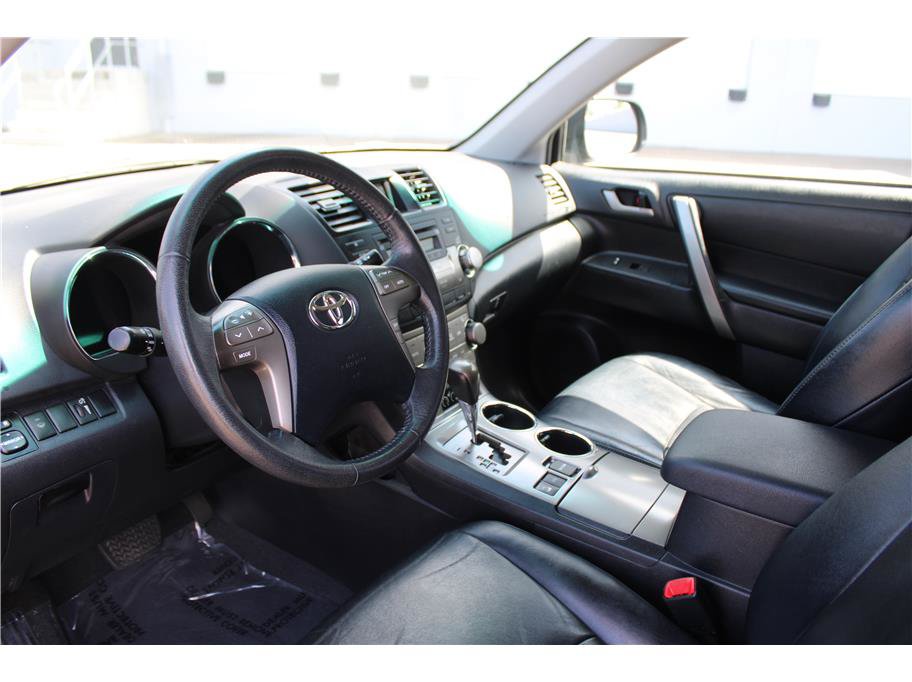 Used 2010 Toyota Highlander SE AWD/4WD image 9