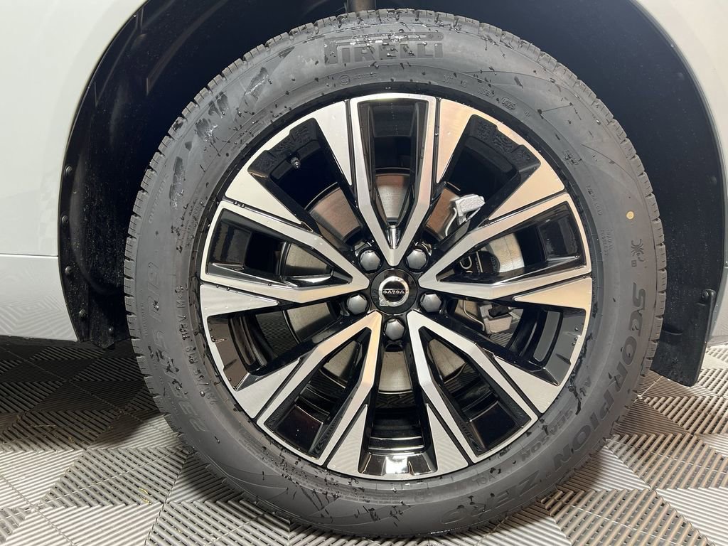 Certified 2025 Volvo XC60 B5 Core w/ Climate Package image 21