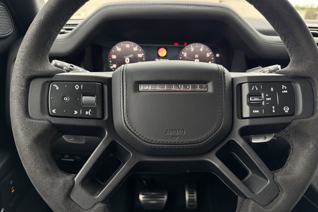 Used 2023 Land Rover Defender 90 V8 image 28