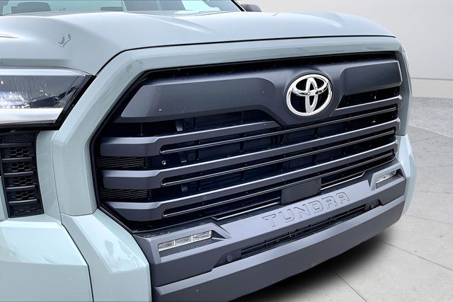 Used 2025 Toyota Tundra SR5 w/ SR5 Convenience Package AWD/4WD image 28