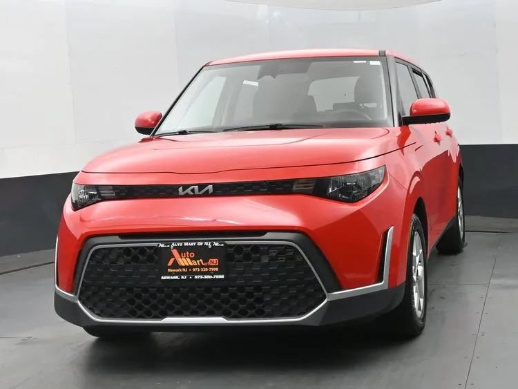Used 2024 Kia Soul LX w/ LX Technology Package FWD image 1