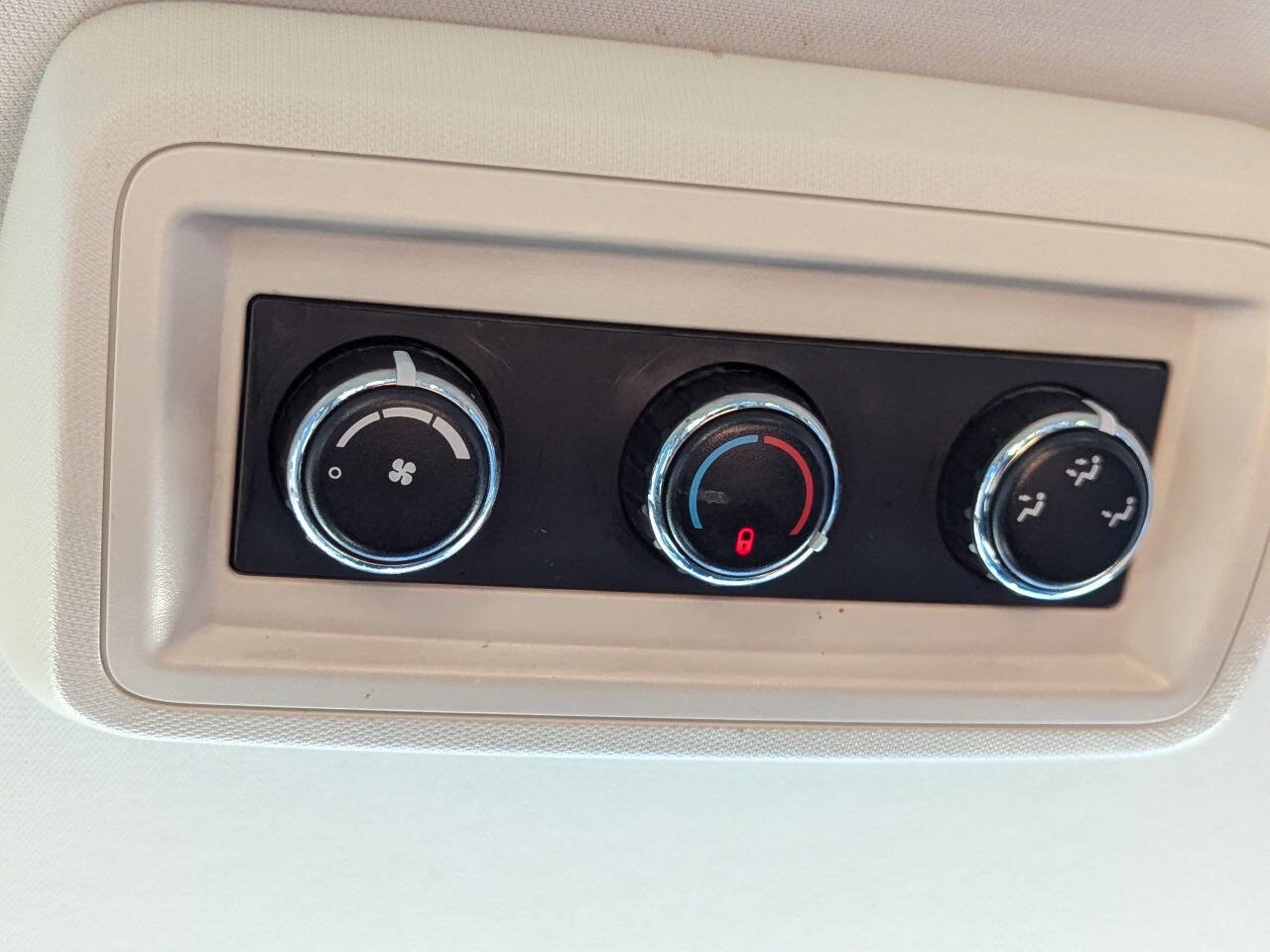 Used 2010 Dodge Grand Caravan SE image 25