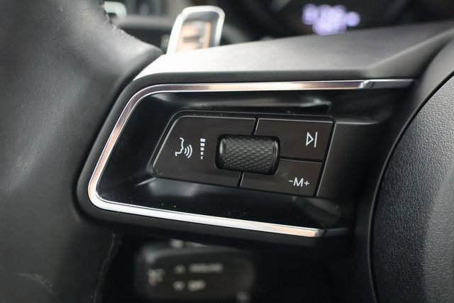 Used 2022 Porsche Macan image 11