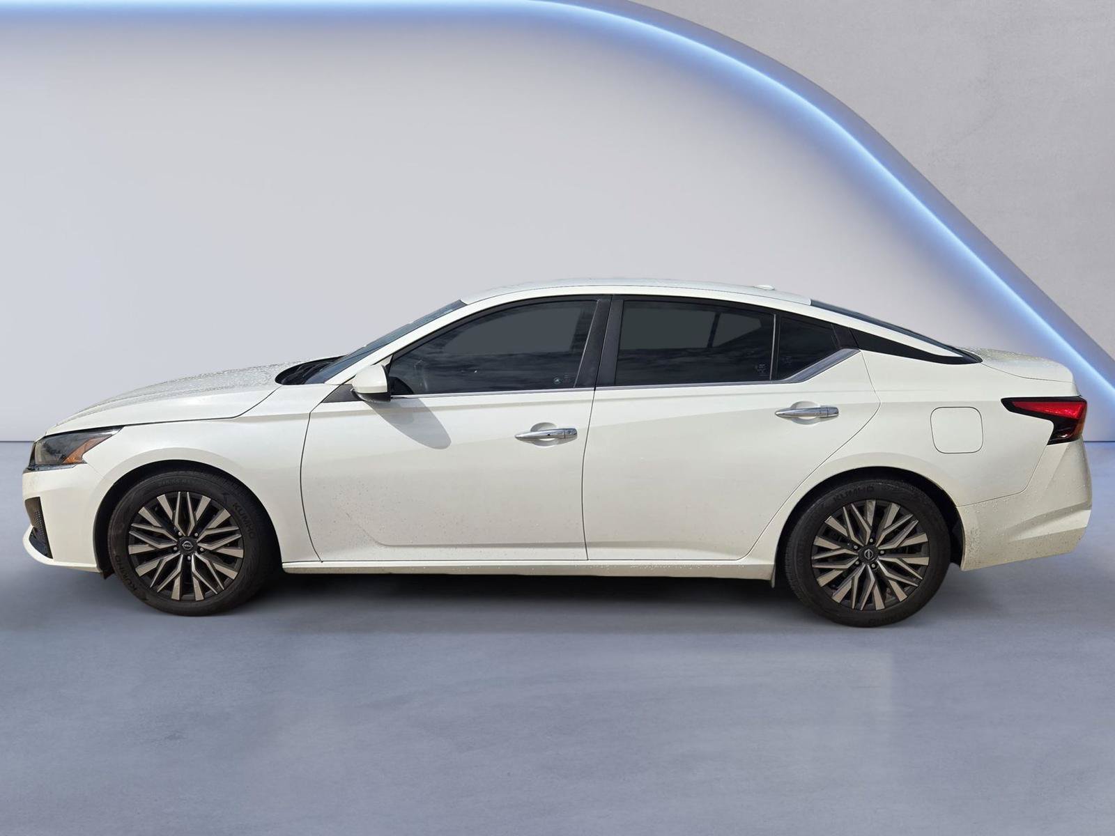 Used 2023 Nissan Altima 2.5 SV FWD image 5