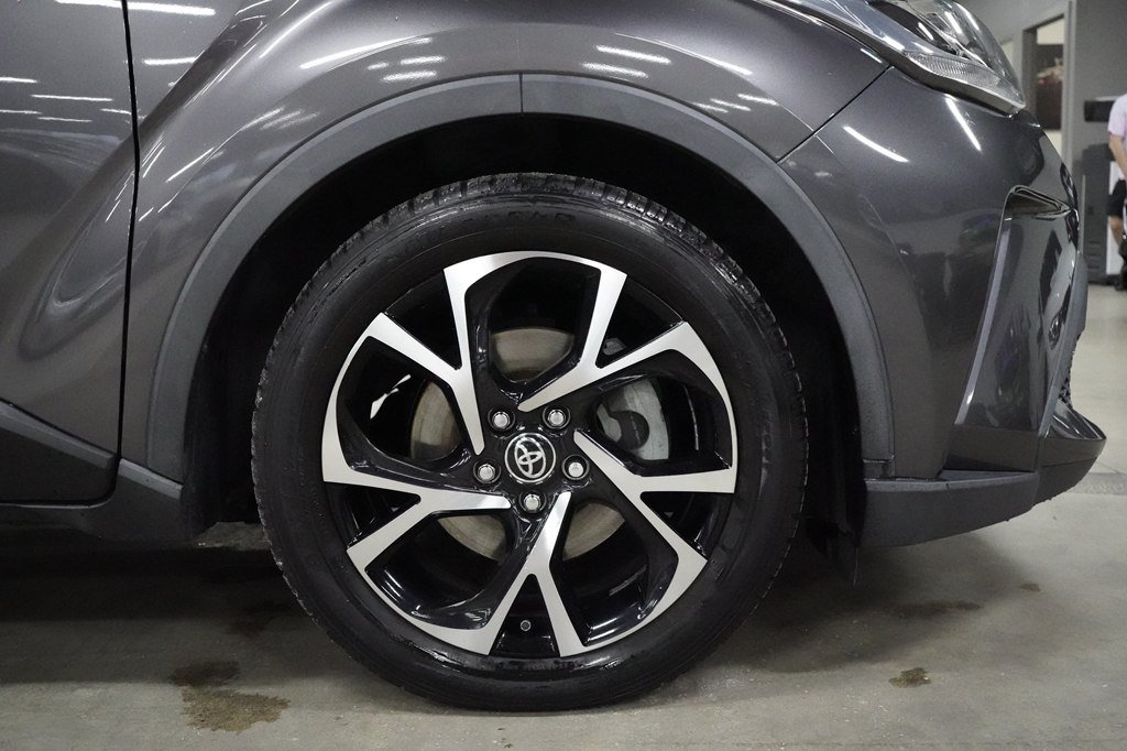 Used 2021 Toyota C-HR XLE FWD image 32