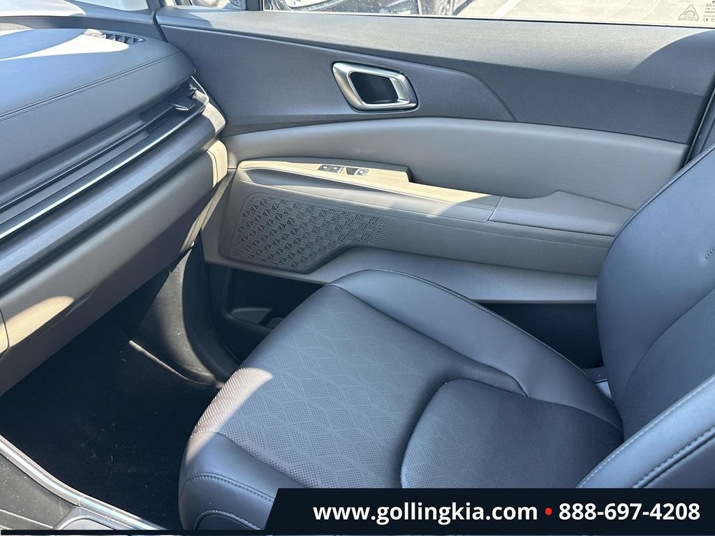 Certified 2025 Kia Carnival SX FWD image 30