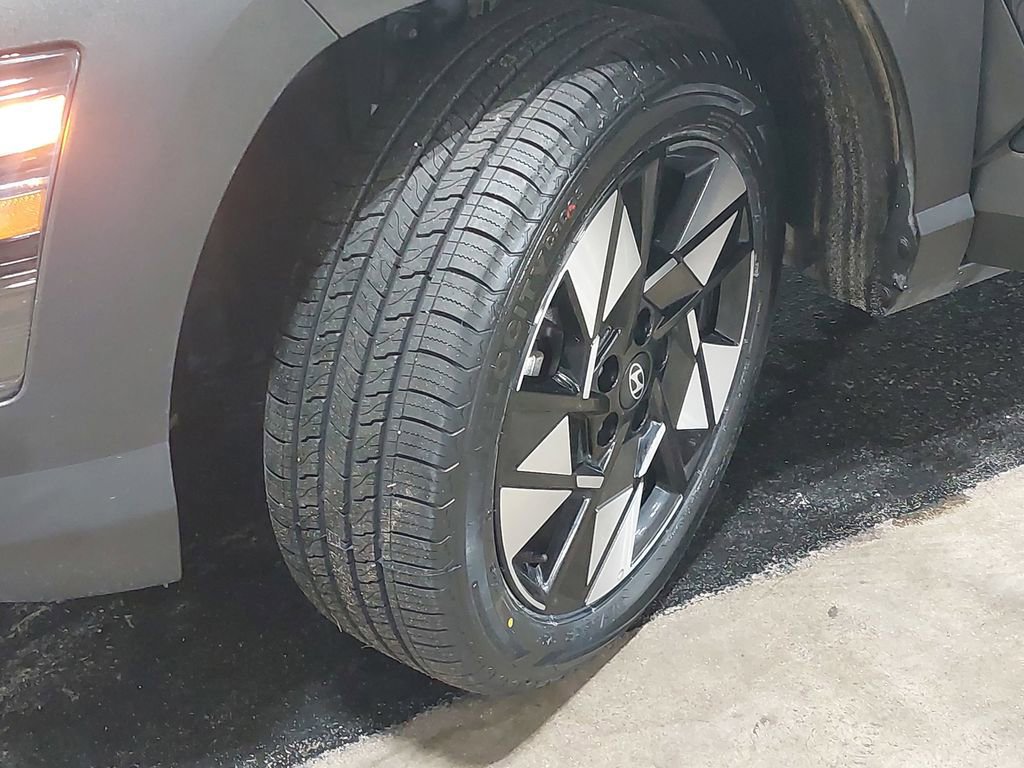 Certified 2025 Hyundai Kona SEL image 31