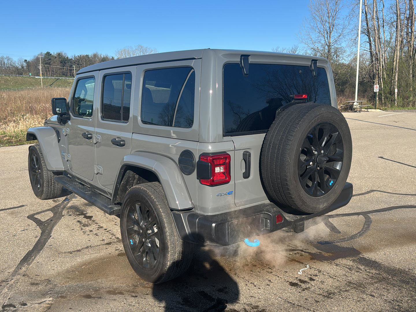 Used 2023 Jeep Wrangler Unlimited Sahara w/ Cold Weather Group AWD/4WD image 3