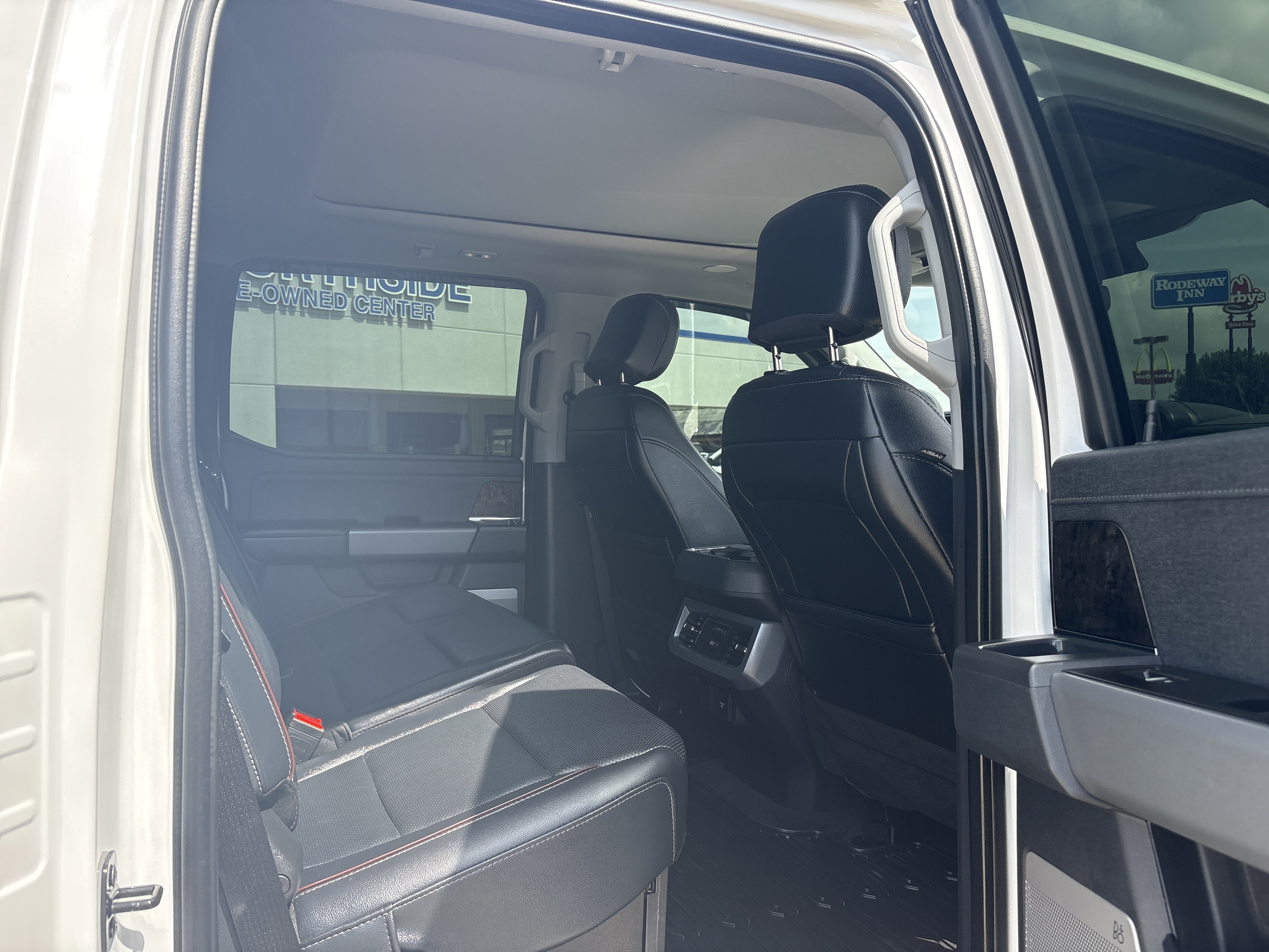 Used 2024 Ford F350 Lariat w/ Lariat Ultimate Package AWD/4WD image 7