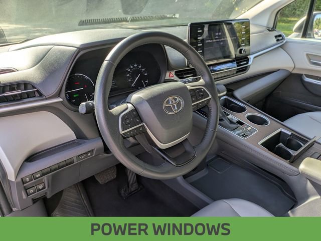 Used 2023 Toyota Sienna XLE image 11
