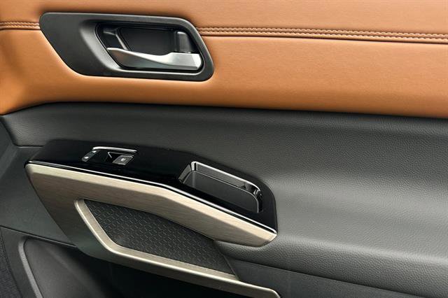 New 2025 Nissan Pathfinder Platinum image 20