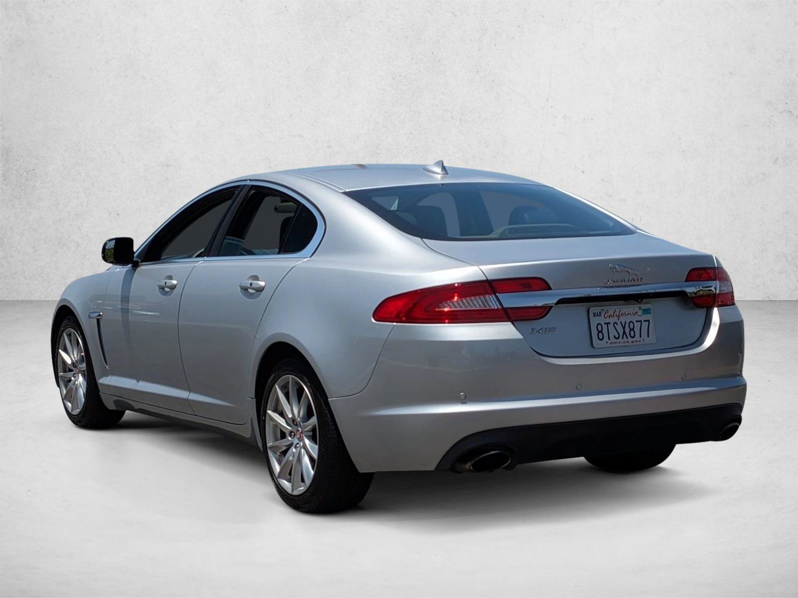 Used 2015 Jaguar XF Premium RWD image 8