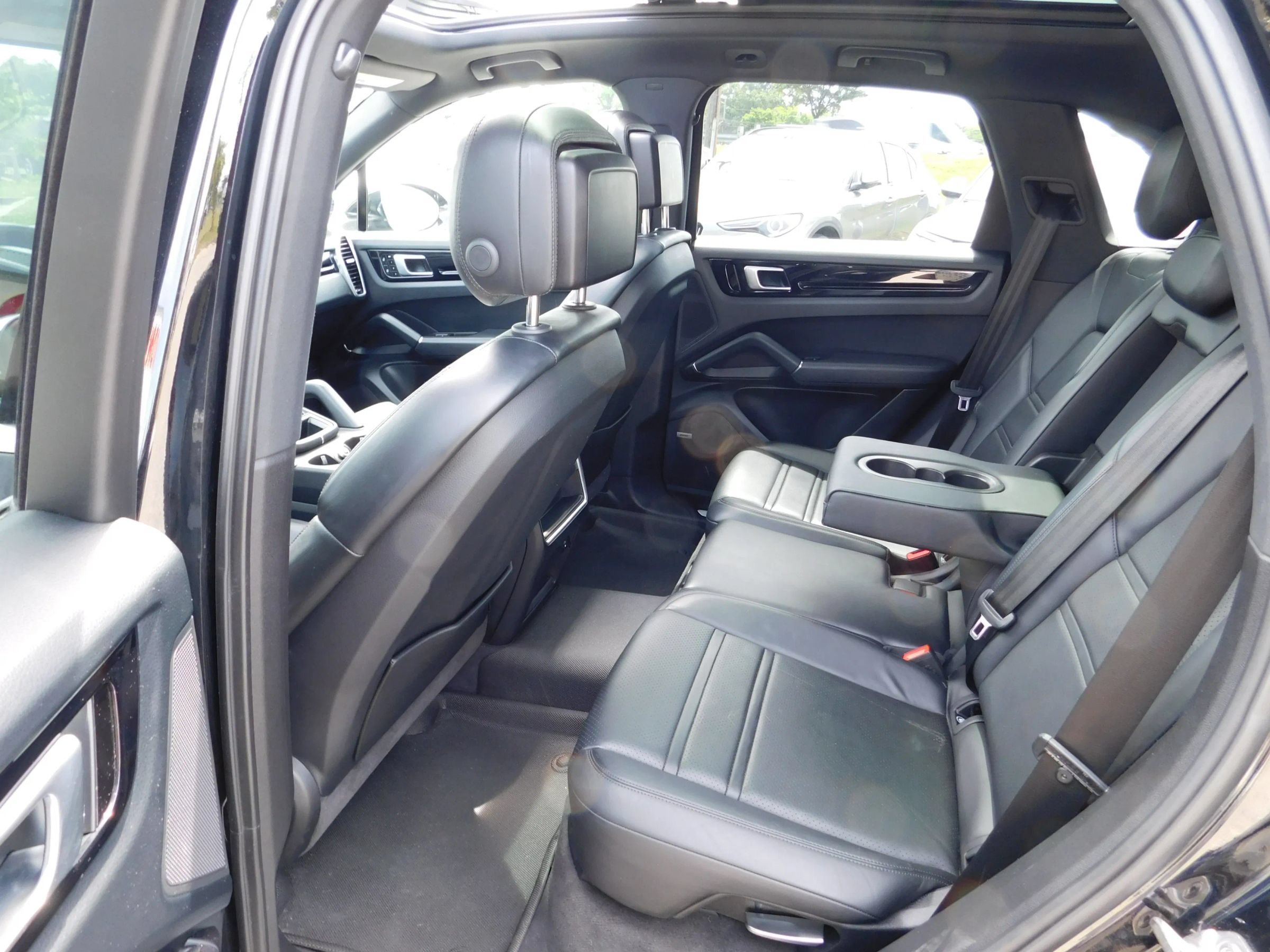 Used 2020 Porsche Cayenne AWD/4WD image 11