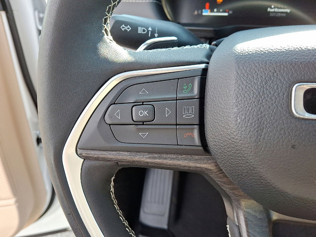 Certified 2024 Jeep Grand Cherokee Limited image 17