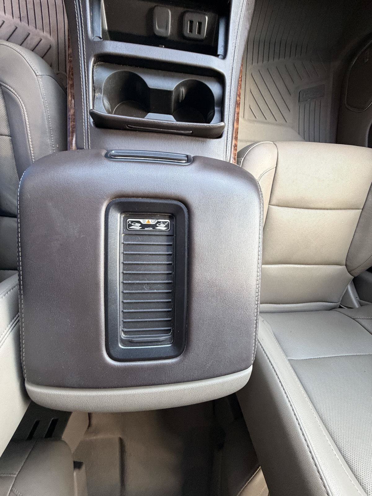 Used 2019 Chevrolet Suburban Premier AWD/4WD image 30