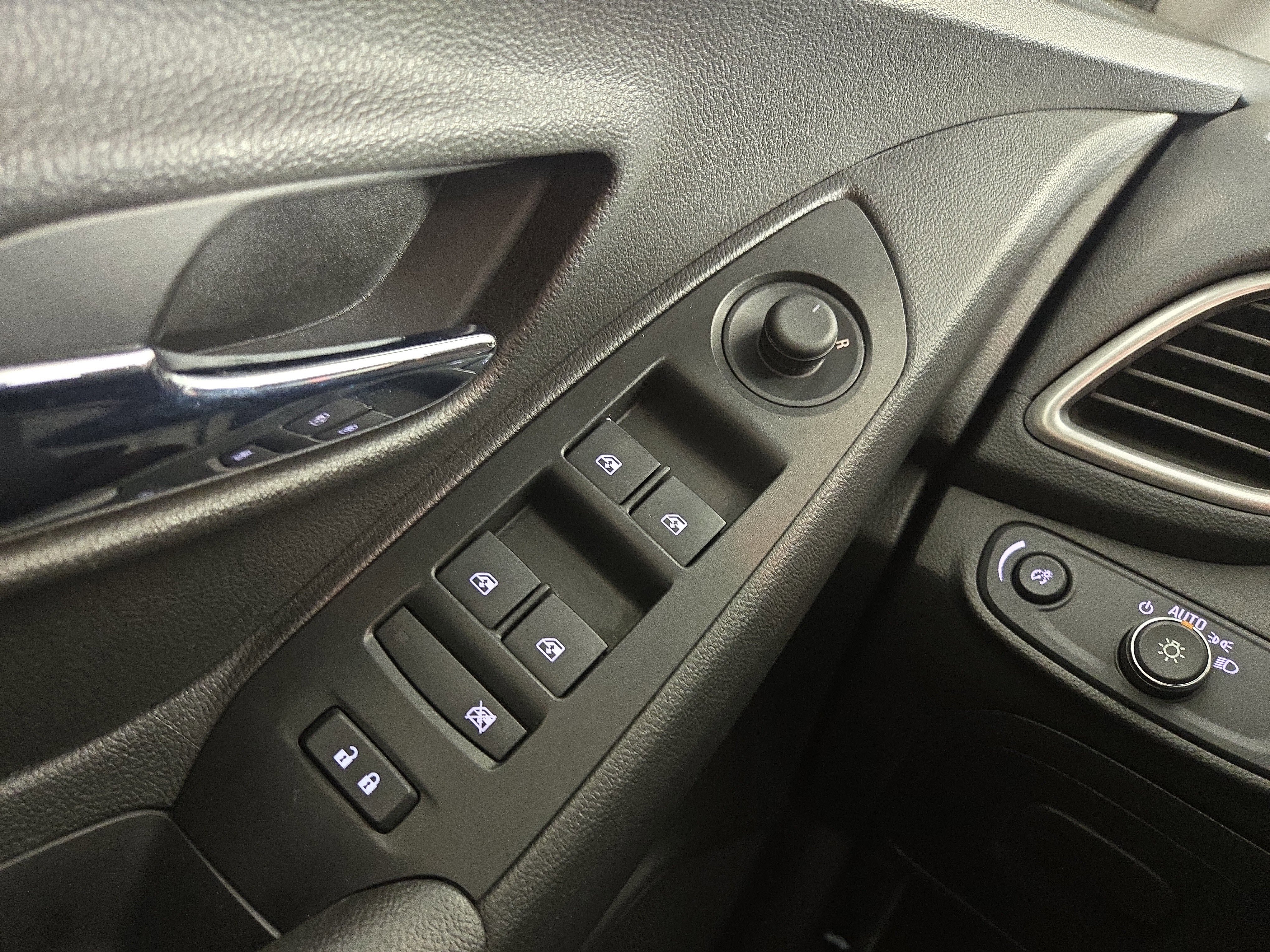 Certified 2020 Chevrolet Trax LS w/ Tint and Cruise Package image 26