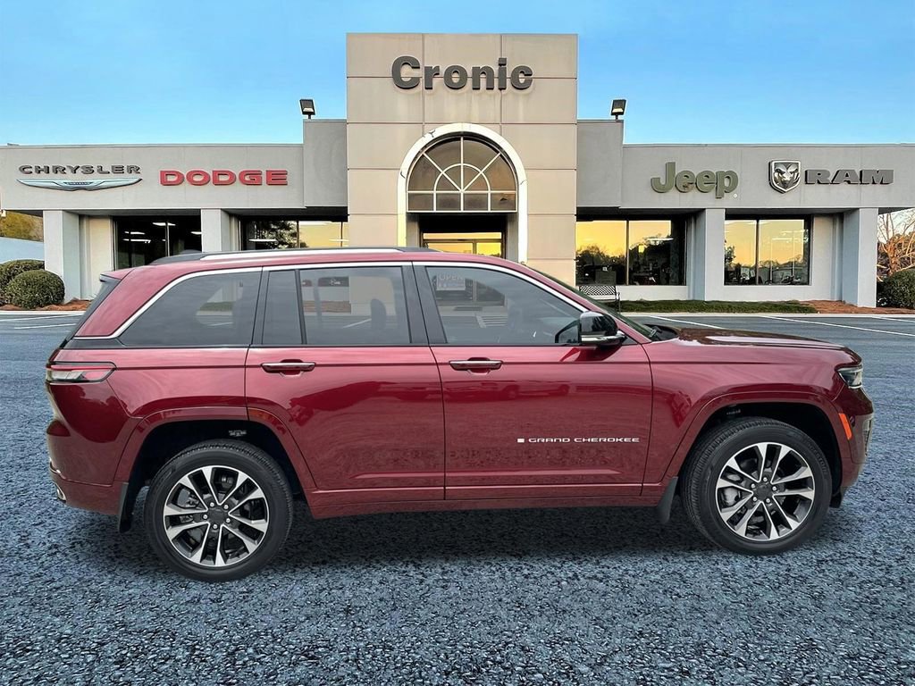 Used 2023 Jeep Grand Cherokee Overland RWD image 2