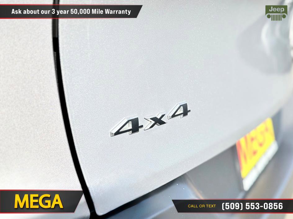 Used 2017 Jeep Cherokee Latitude AWD/4WD image 17