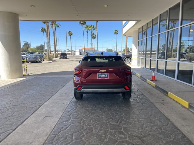 Used 2025 Chevrolet Trax LT w/ LT Convenience Package image 8