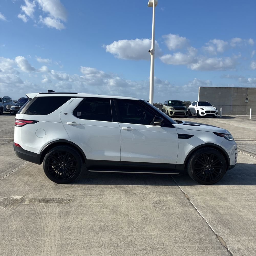 Used 2017 Land Rover Discovery HSE AWD/4WD image 3