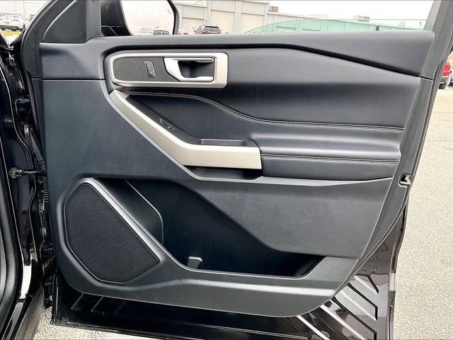 Used 2023 Ford Explorer XLT image 11