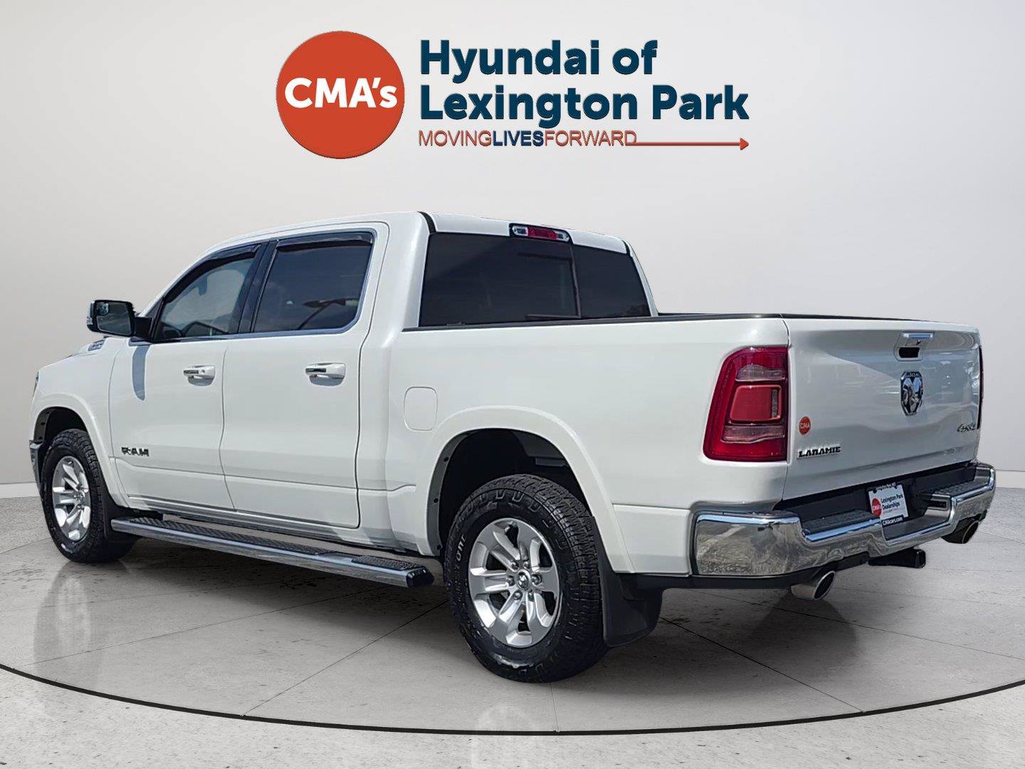 Used 2019 RAM 1500 Laramie AWD/4WD image 3