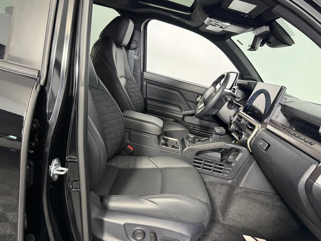 Used 2024 Toyota Tacoma TRD Off-Road w/ TRD Off Road Premium Package AWD/4WD image 28