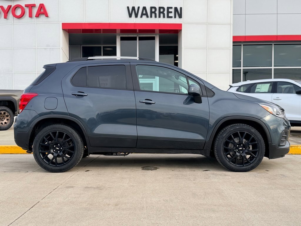 Used 2021 Chevrolet Trax LT w/ Sport Edition image 2