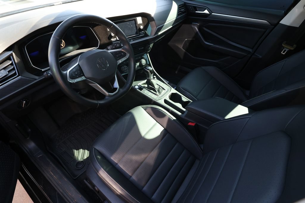 Used 2024 Volkswagen Jetta SE FWD image 9