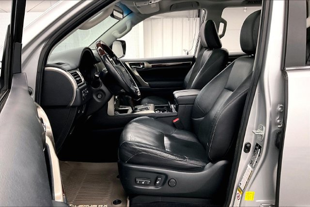 Used 2018 Lexus GX 460 Premium w/ Premium Package AWD/4WD image 25