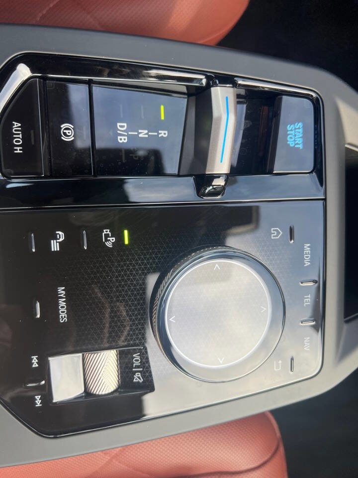 Used 2025 BMW iX xDrive50 w/ Convenience Package image 19